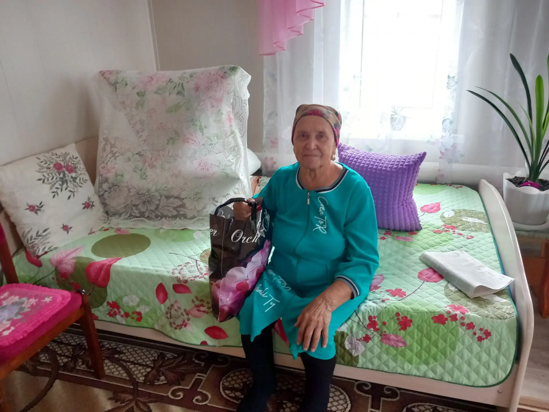 Поздравили наших пенсионеров с Международным днём пожилых людей!